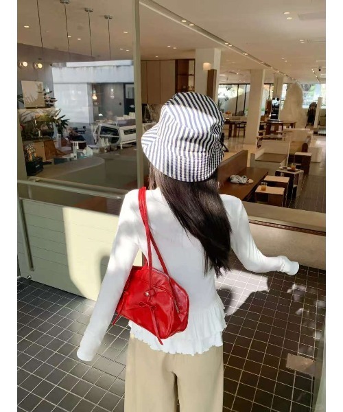 AsheKsha(アシクシャ)の「万能で可愛らしい無地の長袖ポロシャツ(シャツ/ブラウス・レディース・ホワイト・M)」の2枚目の写真