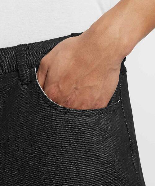 NIKE SB(ナイキエスビー)の「ナイキ SB メンズ ルーズ デニム スケートボードパンツ / Nike SB Men's Loose Denim Skate Pants IB2993-010 Black(デニムパンツ・メンズ・ブラック・26/38/36/34/32/30/28)」の4枚目の写真