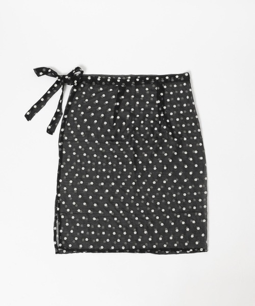 mysty woman（ミスティウーマン）の「フラワーラップスカーフ 664287（ストール/ショール・レディース・ブラック・FREE）」の4枚目の写真