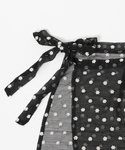 mysty woman（ミスティウーマン）の「フラワーラップスカーフ 664287（ストール/ショール・レディース・ブラック・FREE）」の6枚目の写真