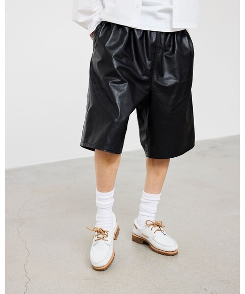 BEAMS(ビームス)の「カウレザー イージー ショートパンツ【ワイドストレートフィット】(その他パンツ・メンズ・ブラック・L/M/S/XL)」の3枚目の写真