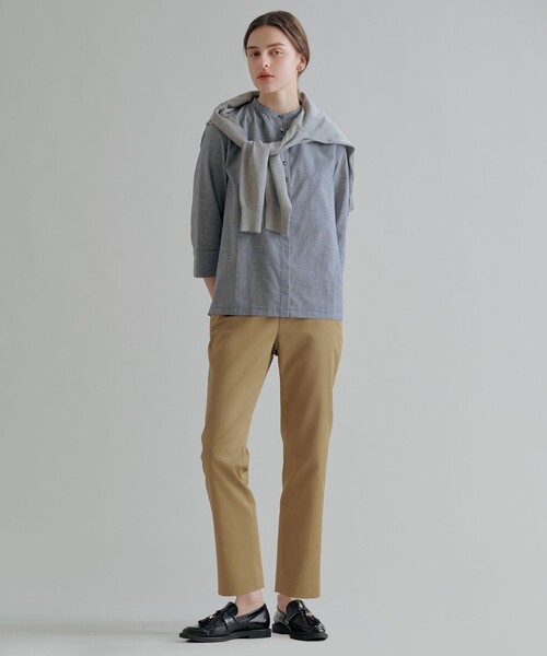 J.PRESS(ジェイプレス)の「【WEB限定カラーあり】TCシャンブレーサテンST テーパード パンツ(その他パンツ・レディース・ベージュ系/ダルブルー系/ブルー系/黄土色系/ブラウン系/ダークブラウン系・13/11/9/7)」の14枚目の写真