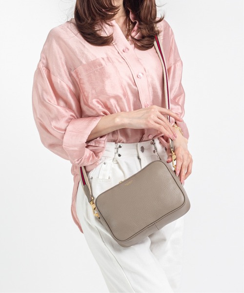 VIOLAd'ORO（ヴィオラドーロ）の「【VIOLAd'ORO/ヴィオラドーロ】カメラバッグ ショルダーバッグ 本革 made in japan（ショルダーバッグ・レディース・ブラック/モカ・FREE）」の9枚目の写真