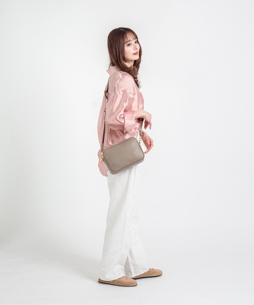 VIOLAd'ORO（ヴィオラドーロ）の「【VIOLAd'ORO/ヴィオラドーロ】カメラバッグ ショルダーバッグ 本革 made in japan（ショルダーバッグ・レディース・ブラック/モカ・FREE）」の10枚目の写真