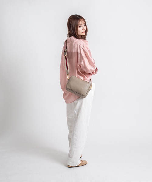 VIOLAd'ORO（ヴィオラドーロ）の「【VIOLAd'ORO/ヴィオラドーロ】カメラバッグ ショルダーバッグ 本革 made in japan（ショルダーバッグ・レディース・ブラック/モカ・FREE）」の11枚目の写真