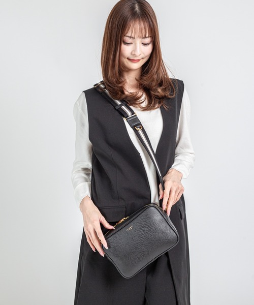 VIOLAd'ORO（ヴィオラドーロ）の「【VIOLAd'ORO/ヴィオラドーロ】カメラバッグ ショルダーバッグ 本革 made in japan（ショルダーバッグ・レディース・ブラック/モカ・FREE）」の3枚目の写真