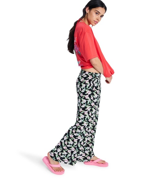 ROXY(ロキシー)の「ROXY ウィメンズ MIDNIGHT AVENUE CREPE ロングパンツ 【2026年春夏モデル】/ロキシーレーヨン総柄パンツ(その他パンツ・レディース・ブラック・SMALL/MEDIUM/LARGE)」の4枚目の写真