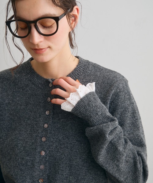 Crisp（クリスプ）の「フリルレイヤードニットカーディガン（カーディガン/ボレロ・レディース・アイボリー/ダークグレー・FREE）」の11枚目の写真