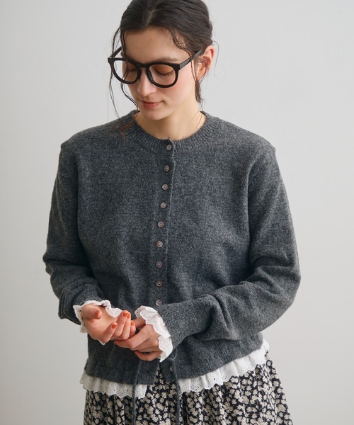 Crisp（クリスプ）の「フリルレイヤードニットカーディガン（カーディガン/ボレロ・レディース・アイボリー/ダークグレー・FREE）」の8枚目の写真