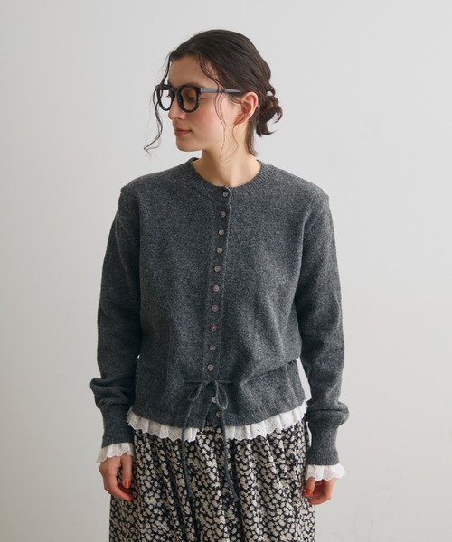 Crisp（クリスプ）の「フリルレイヤードニットカーディガン（カーディガン/ボレロ・レディース・アイボリー/ダークグレー・FREE）」の3枚目の写真