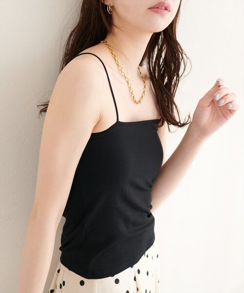 natural couture（ナチュラルクチュール）の「選べる2丈カップ付きインナー（キャミソール・レディース・オフホワイト/ブラック/ライトベージュ・MEDIUM/SMALL）」の2枚目の写真