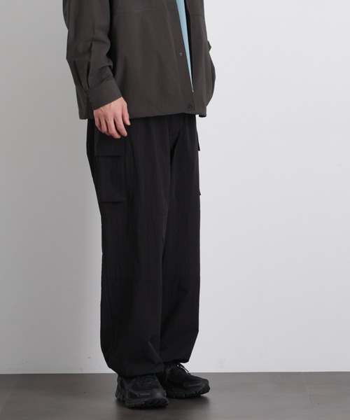 NANO universe（ナノユニバース）の「ナイロンリラックスカーゴパンツ（カーゴパンツ・メンズ・カーキ/ベージュ/ブラック・L/M/S）」の14枚目の写真