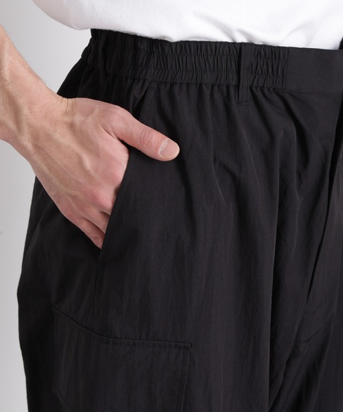 NANO universe（ナノユニバース）の「ナイロンリラックスカーゴパンツ（カーゴパンツ・メンズ・カーキ/ベージュ/ブラック・L/M/S）」の8枚目の写真