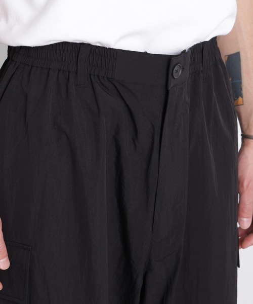 NANO universe（ナノユニバース）の「ナイロンリラックスカーゴパンツ（カーゴパンツ・メンズ・カーキ/ベージュ/ブラック・L/M/S）」の9枚目の写真