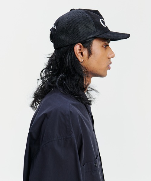 COOTIE PRODUCTIONS（クーティープロダクションズ）の「Suede 5 Panel Mesh Cap（キャップ・メンズ・ブラック/レッド/ライトグレー・FREE）」の8枚目の写真