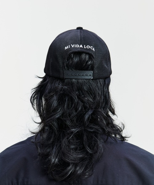 COOTIE PRODUCTIONS（クーティープロダクションズ）の「Suede 5 Panel Mesh Cap（キャップ・メンズ・ブラック/レッド/ライトグレー・FREE）」の9枚目の写真