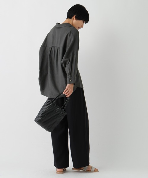 Elura(エルーラ)の「リネンブレンドスキッパーシャツ/659649(シャツ/ブラウス・レディース・ライトピンク/チャコールグレー/ブラウン/グリーン・FREE)」の9枚目の写真