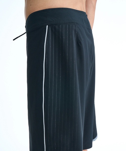 Quiksilver(クイックシルバー)の「QUIKSILVER メンズ HIGHLINE PRO 20 ボードショーツ フィットタイ 20インチ インナーショーツなしタイプ フィットタイ 20インチ<HIGHLINE> 速乾・撥水加工 【2026年春夏モデル】/サーフトランクス(水着)(水着・メンズ・ブラック・32inch/30inch)」の9枚目の写真