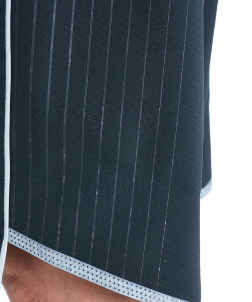 Quiksilver(クイックシルバー)の「QUIKSILVER メンズ HIGHLINE PRO 20 ボードショーツ フィットタイ 20インチ インナーショーツなしタイプ フィットタイ 20インチ<HIGHLINE> 速乾・撥水加工 【2026年春夏モデル】/サーフトランクス(水着)(水着・メンズ・ブラック・32inch/30inch)」の10枚目の写真