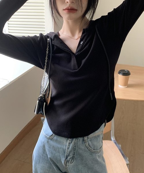 mielu(ミエル)の「フード付きスリムフィットカットソー(Tシャツ/カットソー・レディース・ブラック/ホワイト・LARGE/MEDIUM)」の2枚目の写真