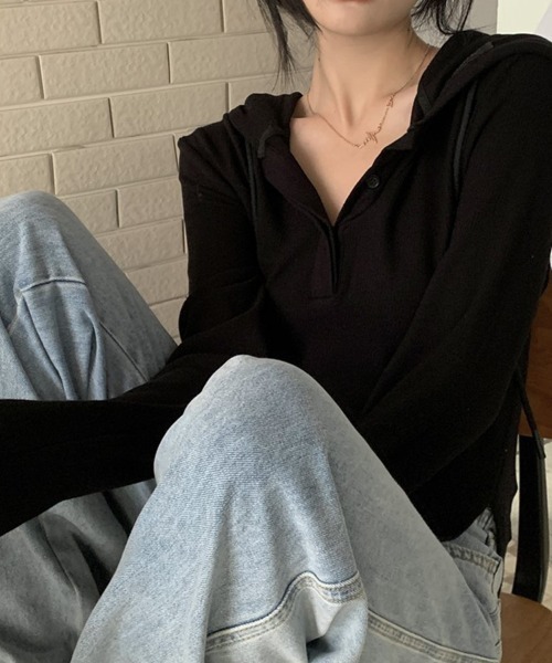mielu(ミエル)の「フード付きスリムフィットカットソー(Tシャツ/カットソー・レディース・ブラック/ホワイト・LARGE/MEDIUM)」の3枚目の写真
