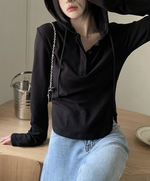 mielu(ミエル)の「フード付きスリムフィットカットソー(Tシャツ/カットソー・レディース・ブラック/ホワイト・LARGE/MEDIUM)」の4枚目の写真