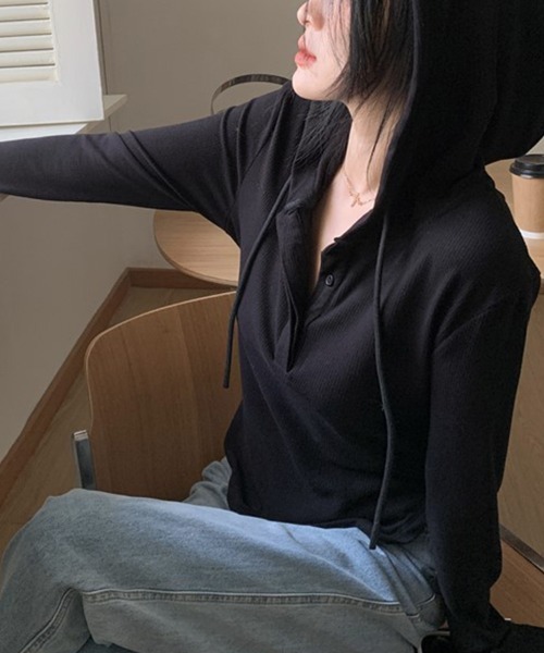 mielu(ミエル)の「フード付きスリムフィットカットソー(Tシャツ/カットソー・レディース・ブラック/ホワイト・LARGE/MEDIUM)」の6枚目の写真