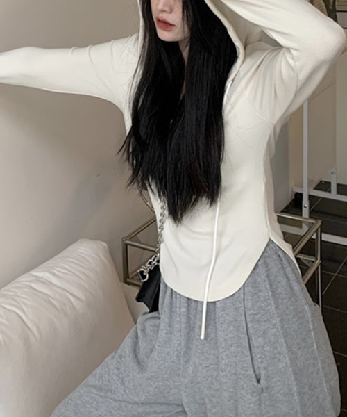 mielu(ミエル)の「フード付きスリムフィットカットソー(Tシャツ/カットソー・レディース・ブラック/ホワイト・LARGE/MEDIUM)」の8枚目の写真