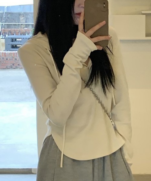 mielu(ミエル)の「フード付きスリムフィットカットソー(Tシャツ/カットソー・レディース・ブラック/ホワイト・LARGE/MEDIUM)」の9枚目の写真