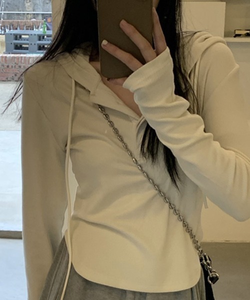 mielu(ミエル)の「フード付きスリムフィットカットソー(Tシャツ/カットソー・レディース・ブラック/ホワイト・LARGE/MEDIUM)」の11枚目の写真