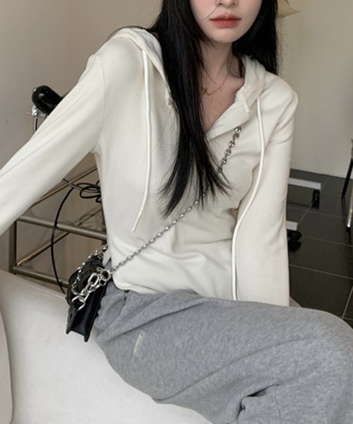 mielu(ミエル)の「フード付きスリムフィットカットソー(Tシャツ/カットソー・レディース・ブラック/ホワイト・LARGE/MEDIUM)」の13枚目の写真