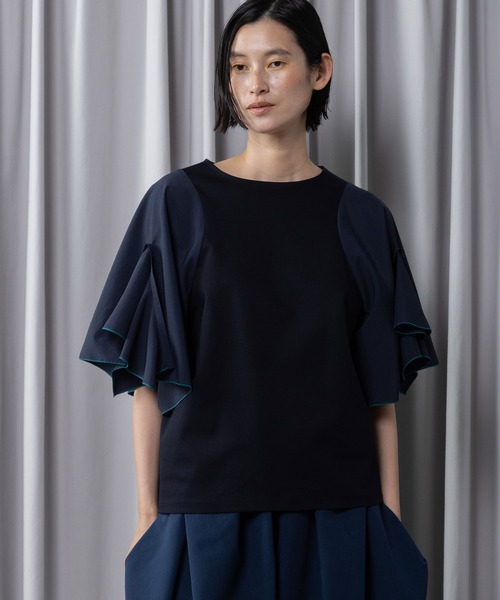 MARECHAL TERRE(マルシャルテル)の「【接触冷感 / UVカット機能付き】フレアスリーブトップス(Tシャツ/カットソー・レディース・ライトグレー/ブラック/ネイビー/オフホワイト・MEDIUM)」の4枚目の写真