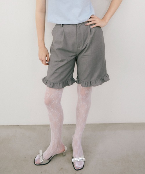 idem(イデム)の「frill tuck half pants / 裾フリルハーフパンツ(その他パンツ・レディース・グレー/ブラック・FREE)」の13枚目の写真
