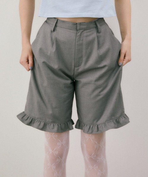 idem(イデム)の「frill tuck half pants / 裾フリルハーフパンツ(その他パンツ・レディース・グレー/ブラック・FREE)」の5枚目の写真