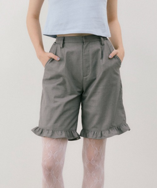 idem(イデム)の「frill tuck half pants / 裾フリルハーフパンツ(その他パンツ・レディース・グレー/ブラック・FREE)」の21枚目の写真