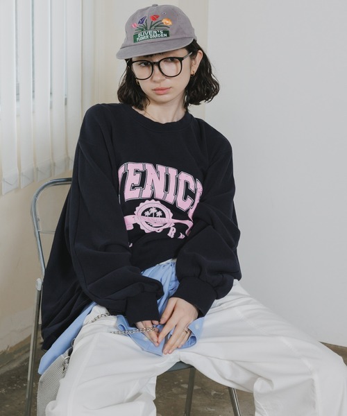 Chick(チック)の「Raglan-Sleeve Fishtail Design Arch Logo Sweatshirt / ラグランスリーブ フィッシュテールデザイン アーチロゴスウェット 2026年 夏 夏服(スウェット・レディース・ブラック/グレー/ブルー・FREE)」の16枚目の写真