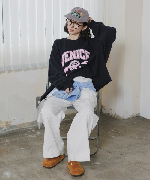Chick(チック)の「Raglan-Sleeve Fishtail Design Arch Logo Sweatshirt / ラグランスリーブ フィッシュテールデザイン アーチロゴスウェット 2026年 夏 夏服(スウェット・レディース・ブラック/グレー/ブルー・FREE)」の17枚目の写真