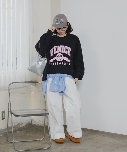 Chick(チック)の「Raglan-Sleeve Fishtail Design Arch Logo Sweatshirt / ラグランスリーブ フィッシュテールデザイン アーチロゴスウェット 2026年 夏 夏服(スウェット・レディース・ブラック/グレー/ブルー・FREE)」の19枚目の写真