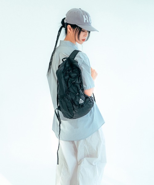 HEISAN(ハイサン)の「◇HEISAN◇ブランド直輸入正規品/折りたためる/パッカブル/大容量/超軽量 コンパクト ポケット バッグ V2 (M) ULTRA-LIGHT COMPACT POCKET BAG V2 (M)(バックパック/リュック・レディース・ブラック/ライトブルー/グレー/レモンイエロー/ブルー系その他・M)」の6枚目の写真