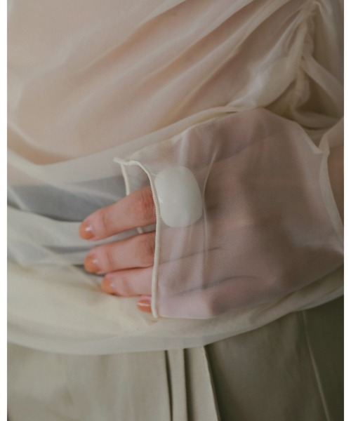 anuke(アンヌーク)の「Volume Acrylic Ring(リング・レディース・ホワイト/ブラック・FREE)」の10枚目の写真
