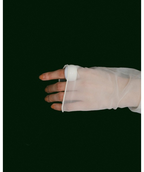 anuke(アンヌーク)の「Volume Acrylic Ring(リング・レディース・ホワイト/ブラック・FREE)」の9枚目の写真