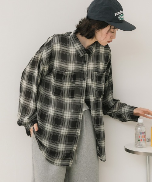HEILIS(ヘイリス)の「シアーオンブレチェックシャツ/オンブレチェックシャツ チェックシャツ シアーシャツ 長袖シャツ 羽織り オーバーサイズ 韓国ファッション カジュアル 春服 夏服 秋服 ブラック ブラウン(シャツ/ブラウス・レディース・ブラウン/ブラック・FREE)」の2枚目の写真