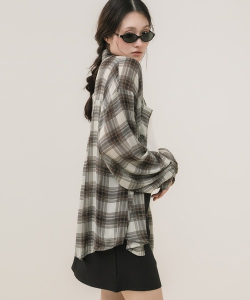 HEILIS(ヘイリス)の「シアーオンブレチェックシャツ/オンブレチェックシャツ チェックシャツ シアーシャツ 長袖シャツ 羽織り オーバーサイズ 韓国ファッション カジュアル 春服 夏服 秋服 ブラック ブラウン(シャツ/ブラウス・レディース・ブラウン/ブラック・FREE)」の5枚目の写真