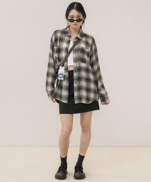 HEILIS(ヘイリス)の「シアーオンブレチェックシャツ/オンブレチェックシャツ チェックシャツ シアーシャツ 長袖シャツ 羽織り オーバーサイズ 韓国ファッション カジュアル 春服 夏服 秋服 ブラック ブラウン(シャツ/ブラウス・レディース・ブラウン/ブラック・FREE)」の7枚目の写真