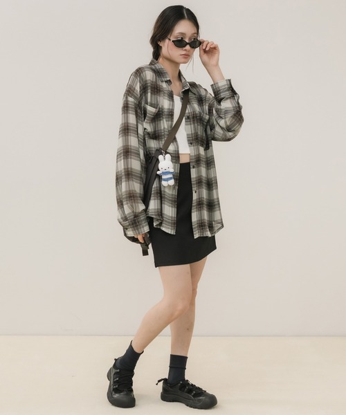 HEILIS(ヘイリス)の「シアーオンブレチェックシャツ/オンブレチェックシャツ チェックシャツ シアーシャツ 長袖シャツ 羽織り オーバーサイズ 韓国ファッション カジュアル 春服 夏服 秋服 ブラック ブラウン(シャツ/ブラウス・レディース・ブラウン/ブラック・FREE)」の8枚目の写真