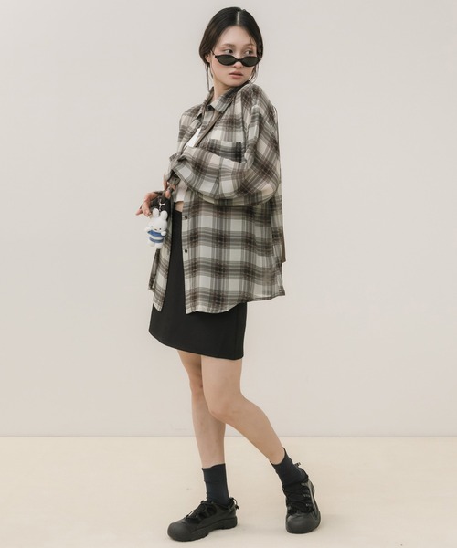 HEILIS(ヘイリス)の「シアーオンブレチェックシャツ/オンブレチェックシャツ チェックシャツ シアーシャツ 長袖シャツ 羽織り オーバーサイズ 韓国ファッション カジュアル 春服 夏服 秋服 ブラック ブラウン(シャツ/ブラウス・レディース・ブラウン/ブラック・FREE)」の9枚目の写真