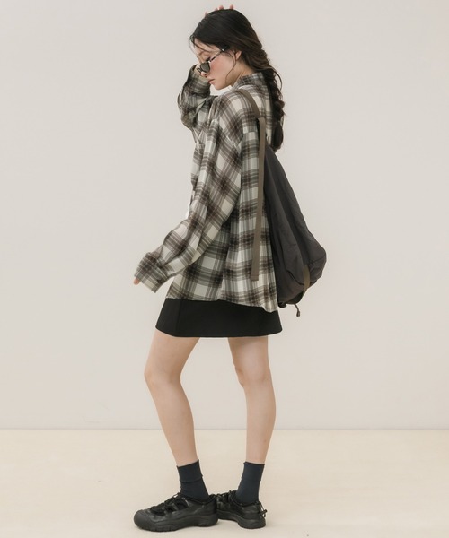 HEILIS(ヘイリス)の「シアーオンブレチェックシャツ/オンブレチェックシャツ チェックシャツ シアーシャツ 長袖シャツ 羽織り オーバーサイズ 韓国ファッション カジュアル 春服 夏服 秋服 ブラック ブラウン(シャツ/ブラウス・レディース・ブラウン/ブラック・FREE)」の10枚目の写真