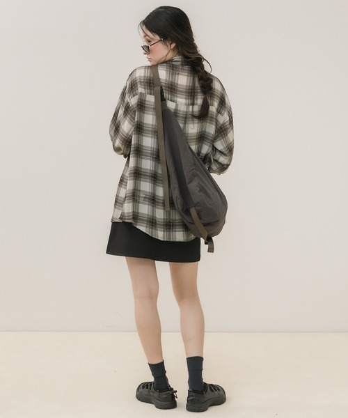 HEILIS(ヘイリス)の「シアーオンブレチェックシャツ/オンブレチェックシャツ チェックシャツ シアーシャツ 長袖シャツ 羽織り オーバーサイズ 韓国ファッション カジュアル 春服 夏服 秋服 ブラック ブラウン(シャツ/ブラウス・レディース・ブラウン/ブラック・FREE)」の11枚目の写真
