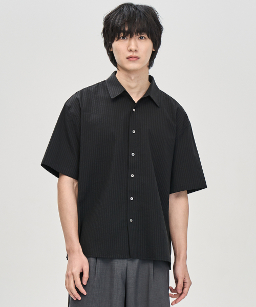PRAIRIE(KR)(プレーリー)の「ドビーストライプ クロップ 半袖シャツ (ブラック)(シャツ/ブラウス・メンズ・ブラック・MEDIUM/LARGE)」の3枚目の写真