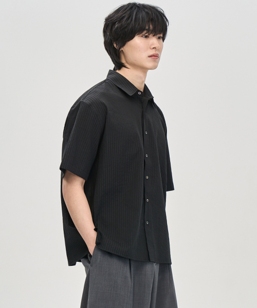 PRAIRIE(KR)(プレーリー)の「ドビーストライプ クロップ 半袖シャツ (ブラック)(シャツ/ブラウス・メンズ・ブラック・MEDIUM/LARGE)」の4枚目の写真